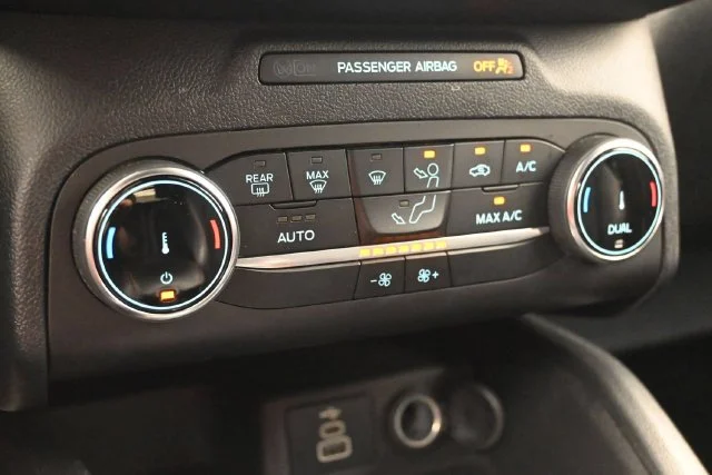 Used 2025 Agate Black Metal Ford ST-Line image 18