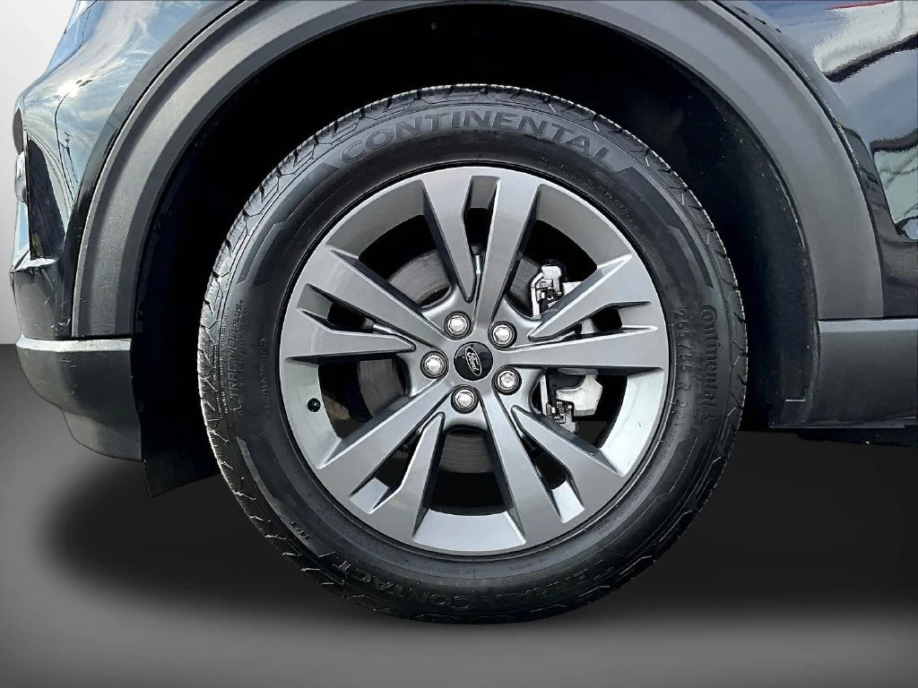 Used 2021 Black Ford XLT image 36