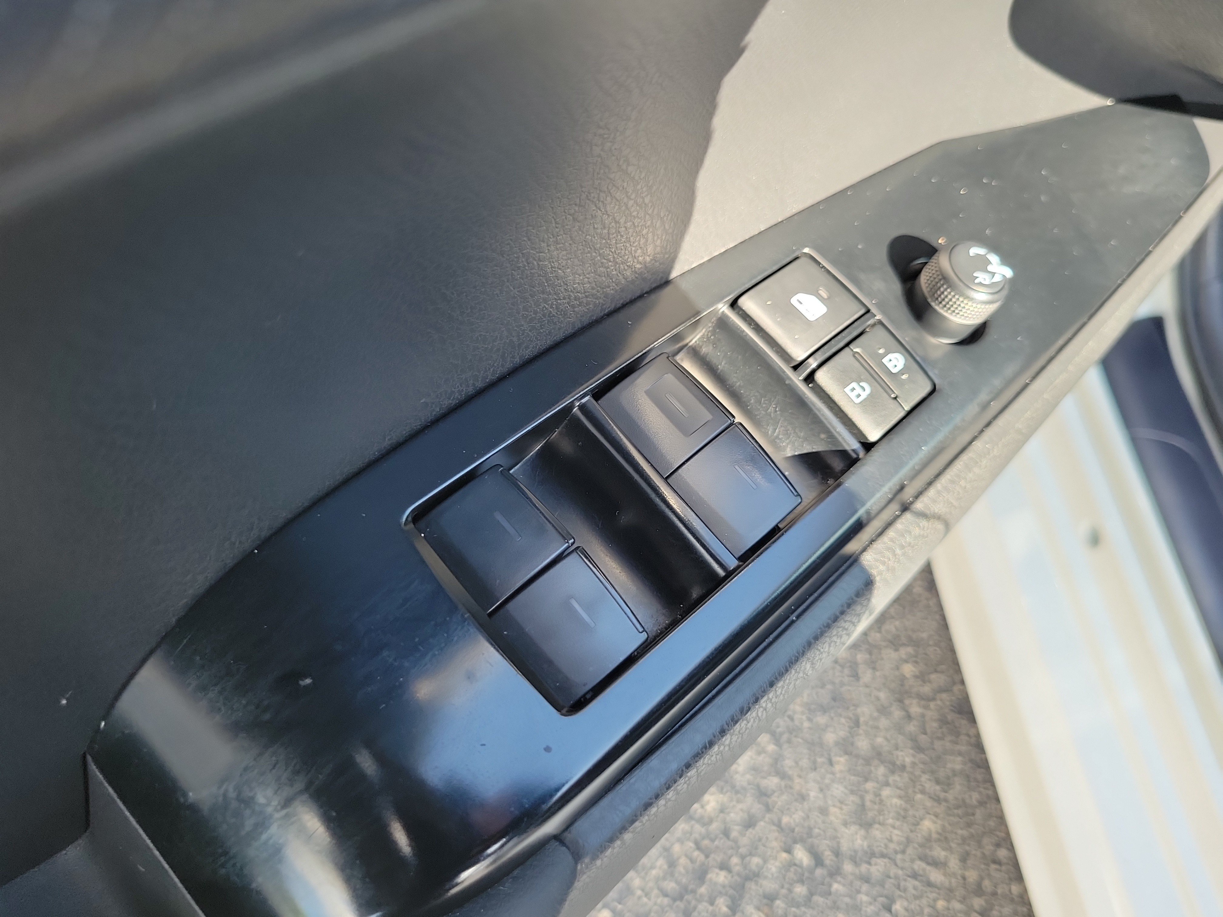 Used 2025 Ice Toyota SE image 18