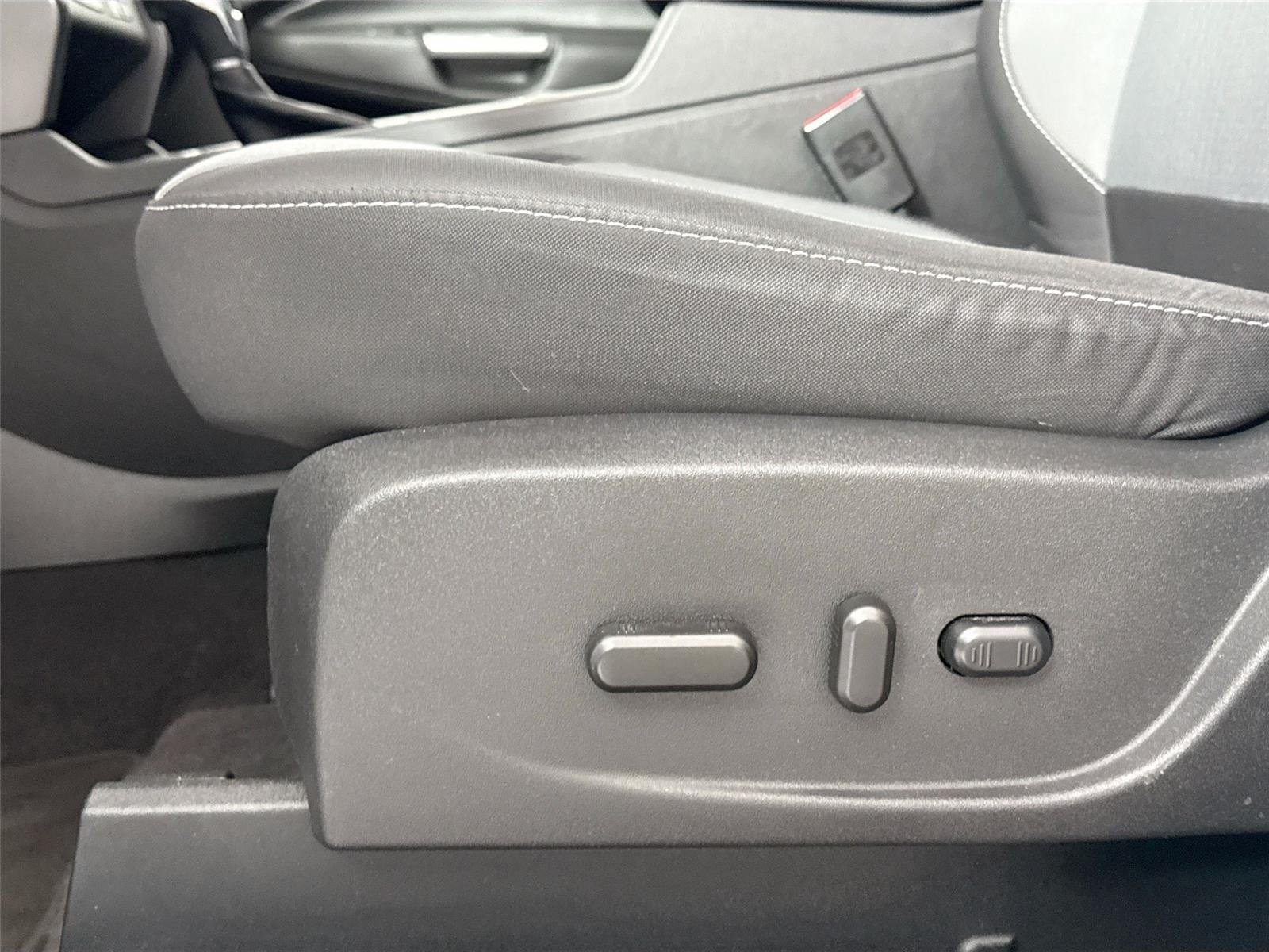 Used 2018 Ingot Silver Ford SE image 26