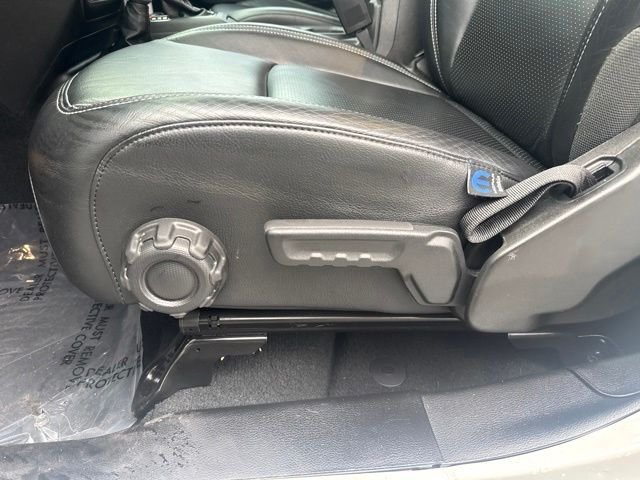 Used 2023 White Jeep Sport S image 10