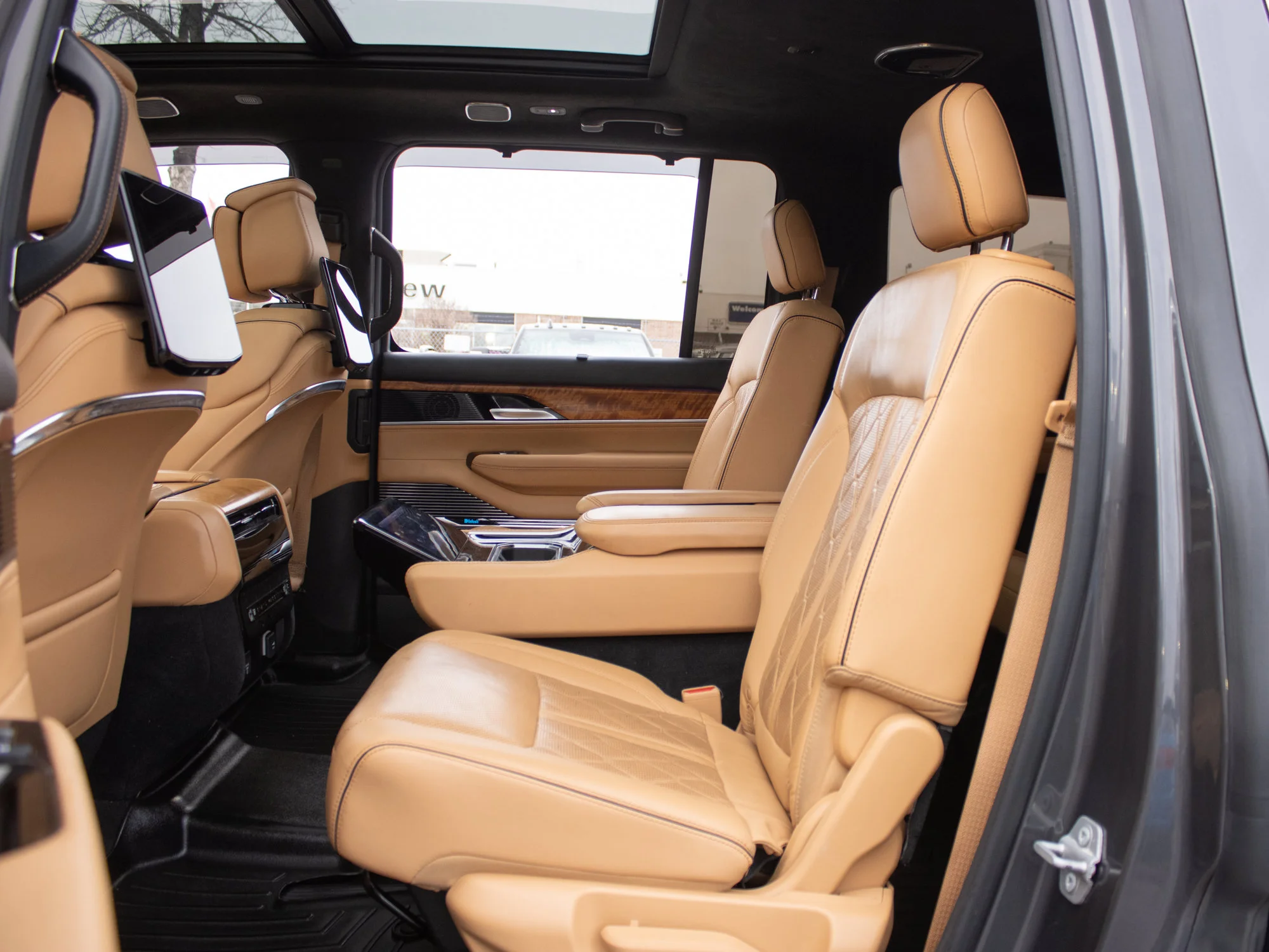 Used 2022 Grey Jeep Series III* 4x4, Massaging Heated/Ventilated Seats, Rear-Seat Entertainment Group, Panoramic Roof image 19