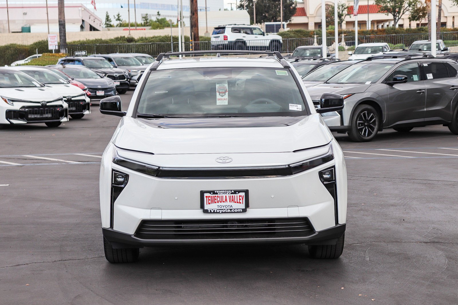 New 2026 Wind Chill Pearl <sup>1</sup> Toyota  XLE image 2