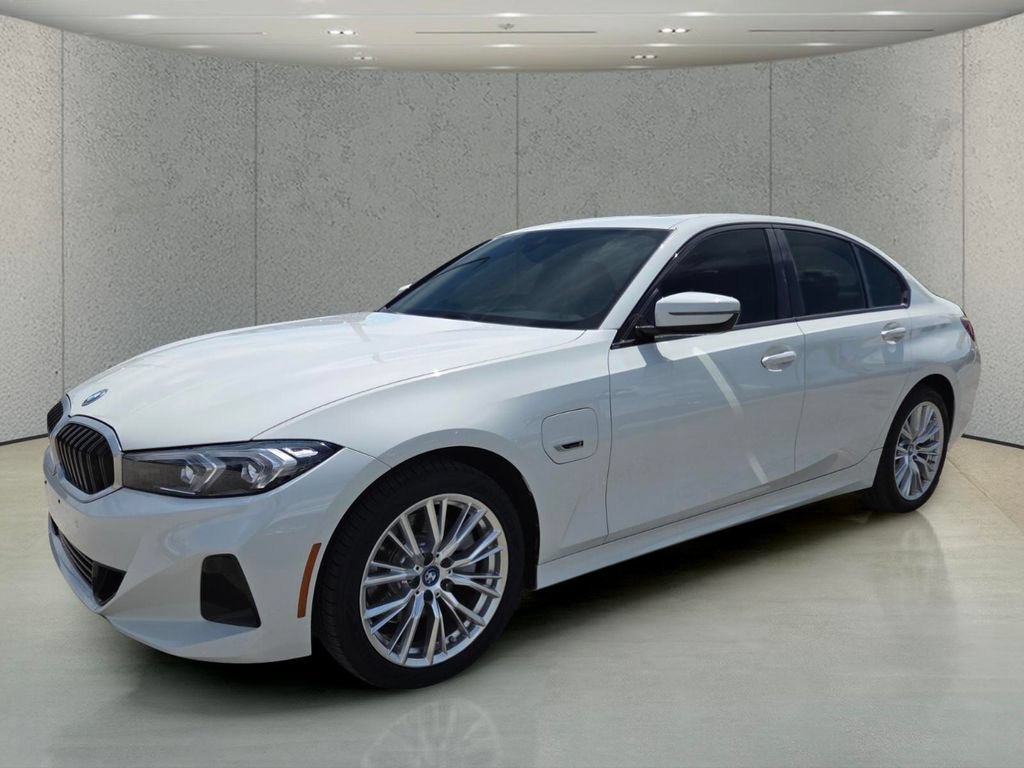 2023 BMW 3 Series 330e - Photo 10