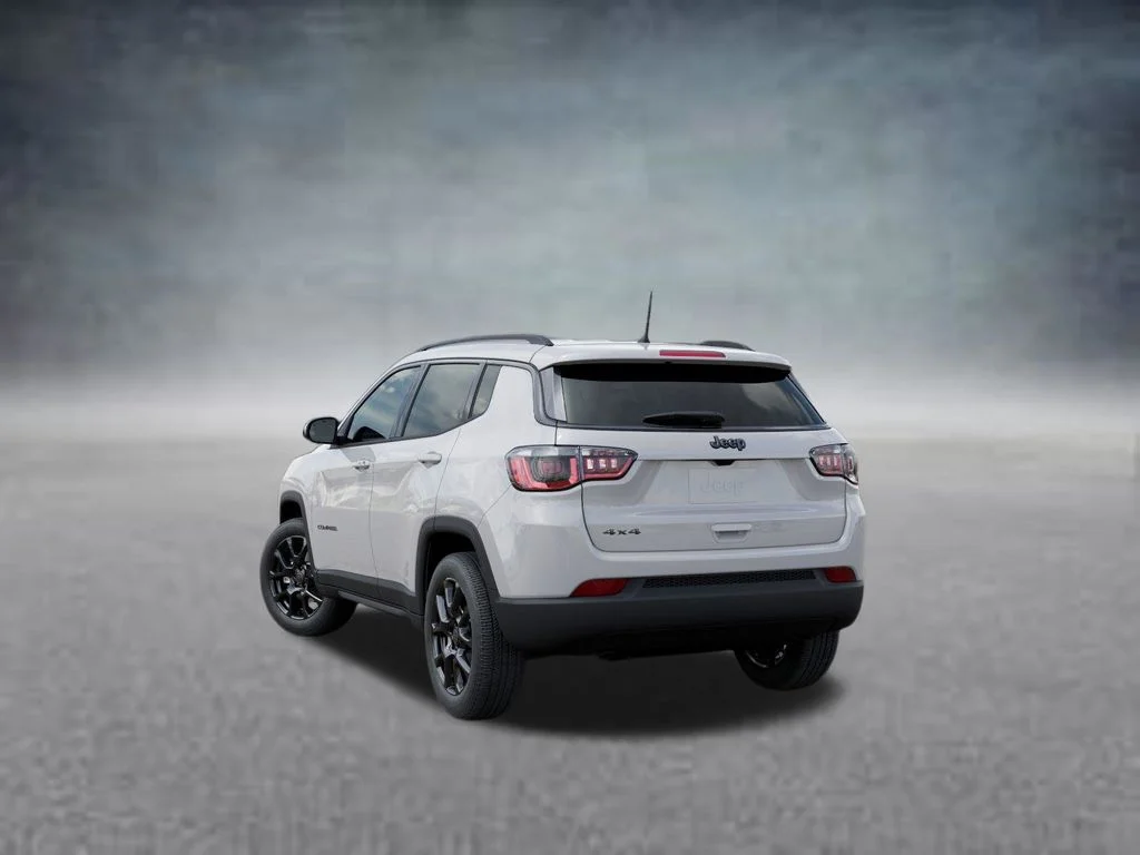 New 2026 Bright White Clear-Coat Exterior Paint Jeep Latitude image 3