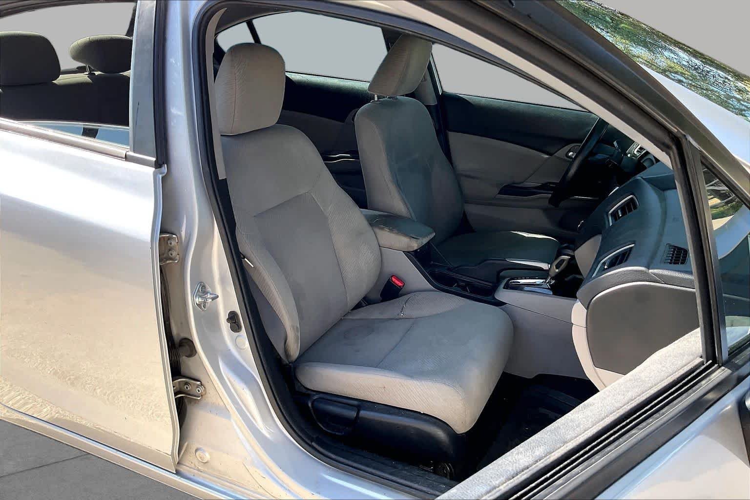 Used 2013 Alabaster Silver Metallic Honda LX image 7