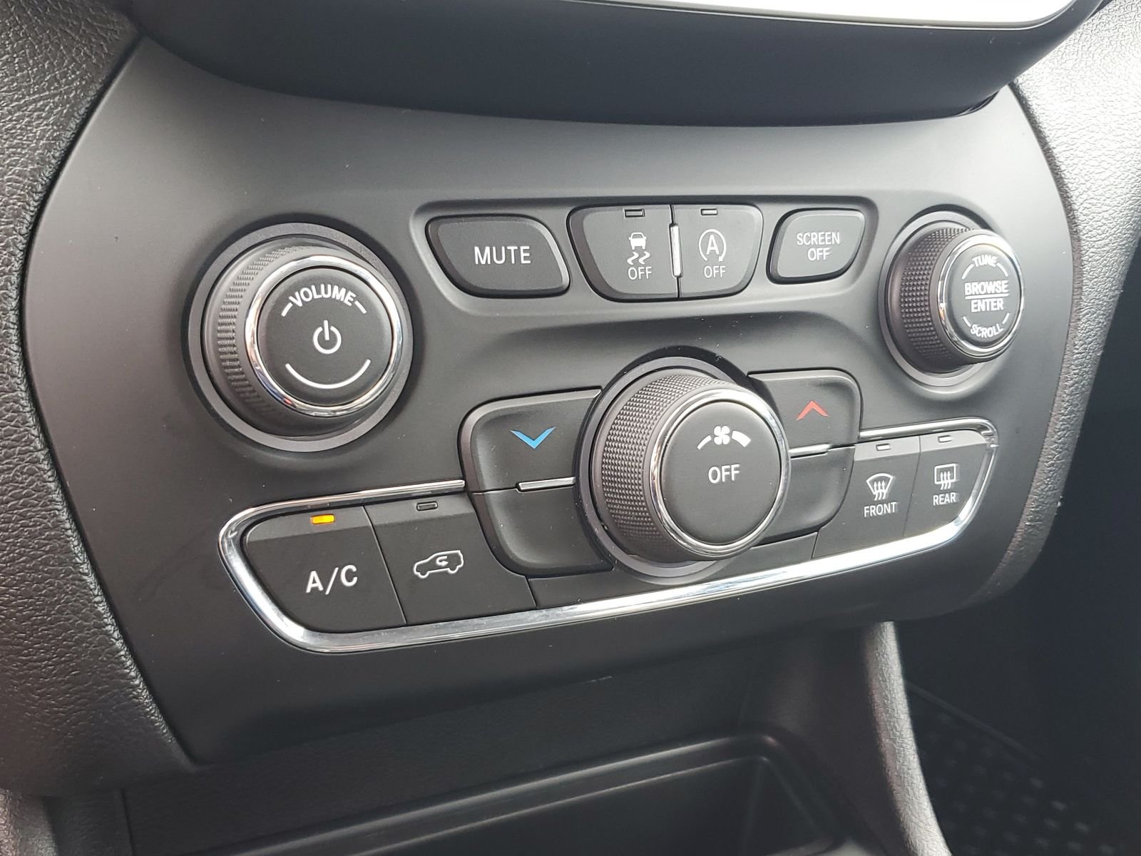Certified Used 2019 Silver Jeep Latitude Plus image 12