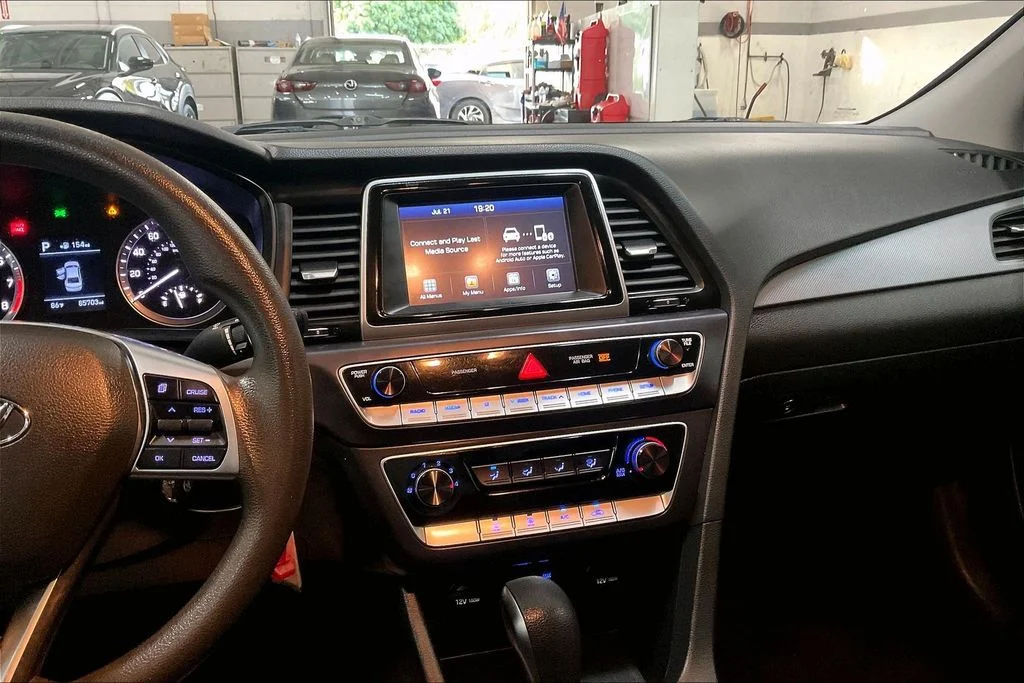 Used 2019 White Hyundai SE image 5