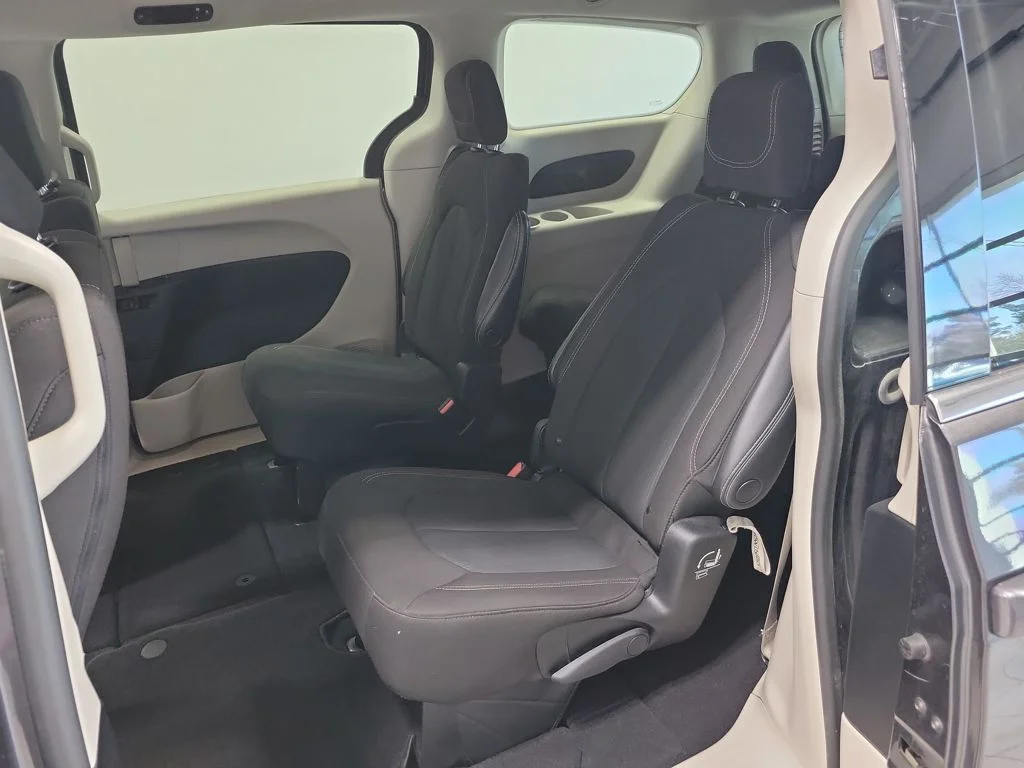Certified Used 2023 Gray Chrysler LX image 31
