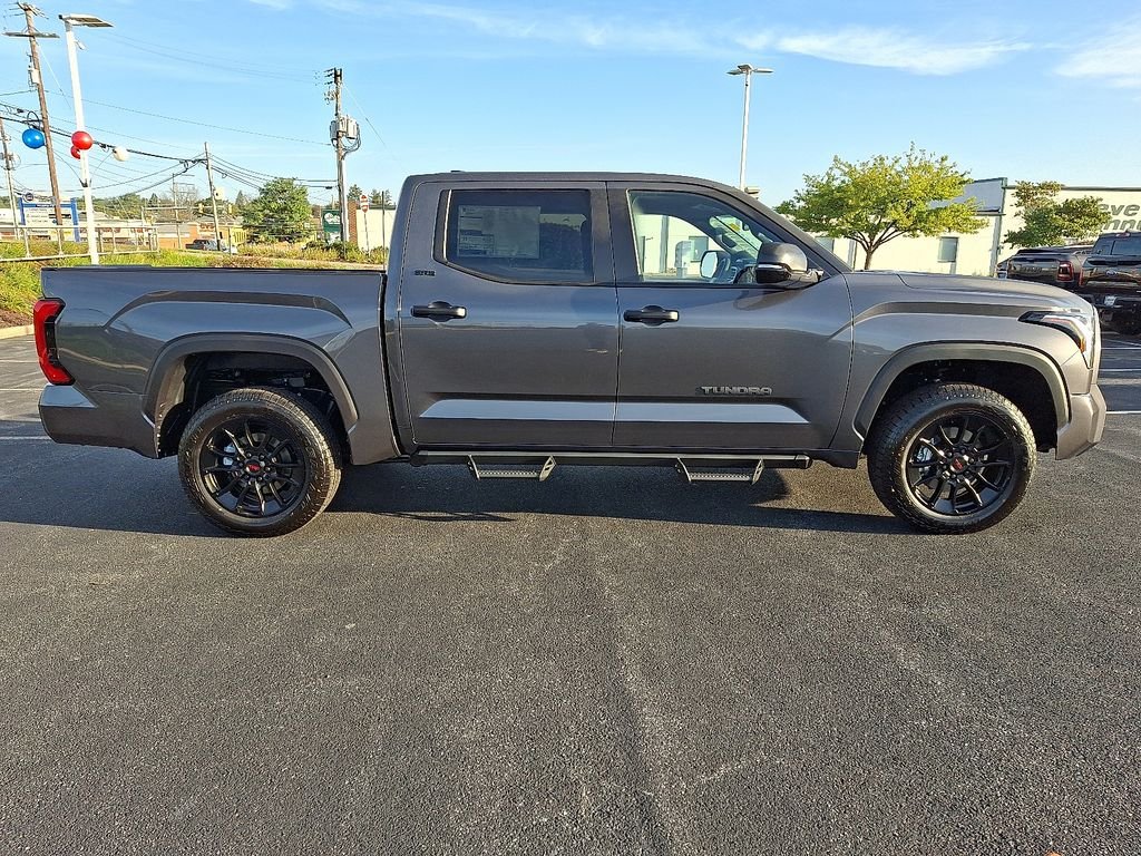 2026 Toyota Tundra SR5 - Photo 8
