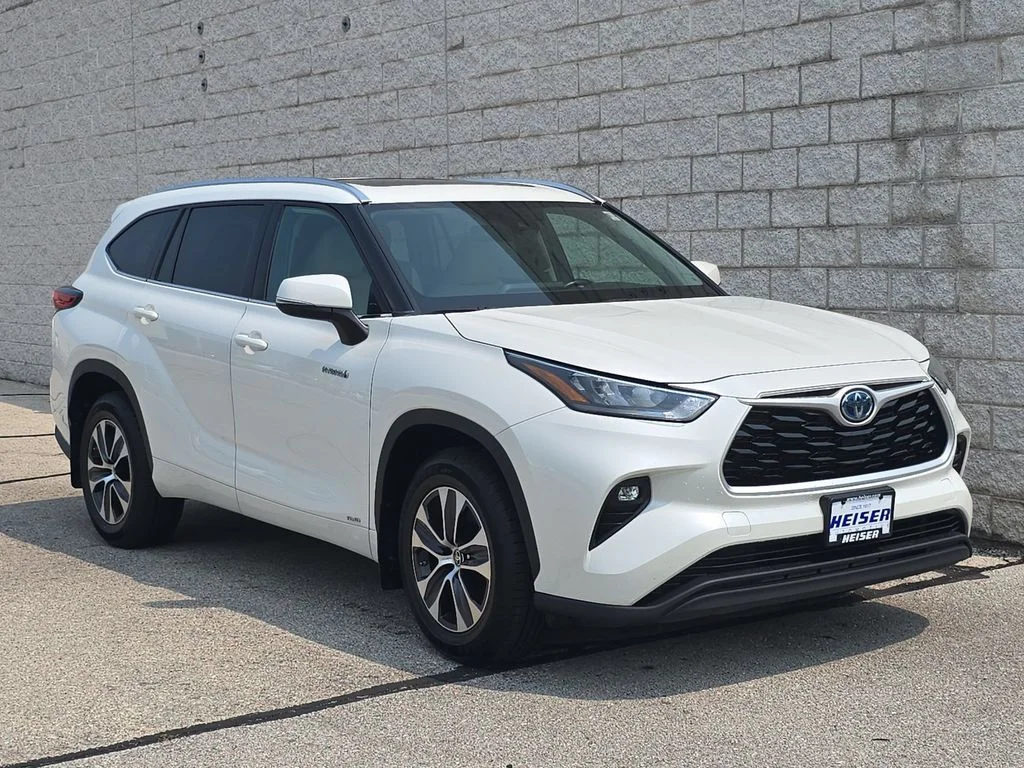 Used 2021  Toyota XLE image 14