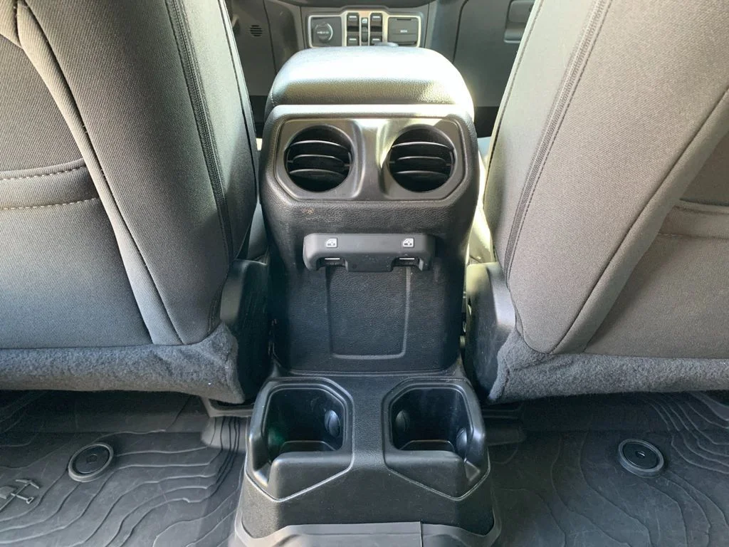Used 2022  Jeep Unlimited Willys image 15