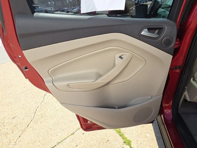 Used 2014 Red Ford SE image 18