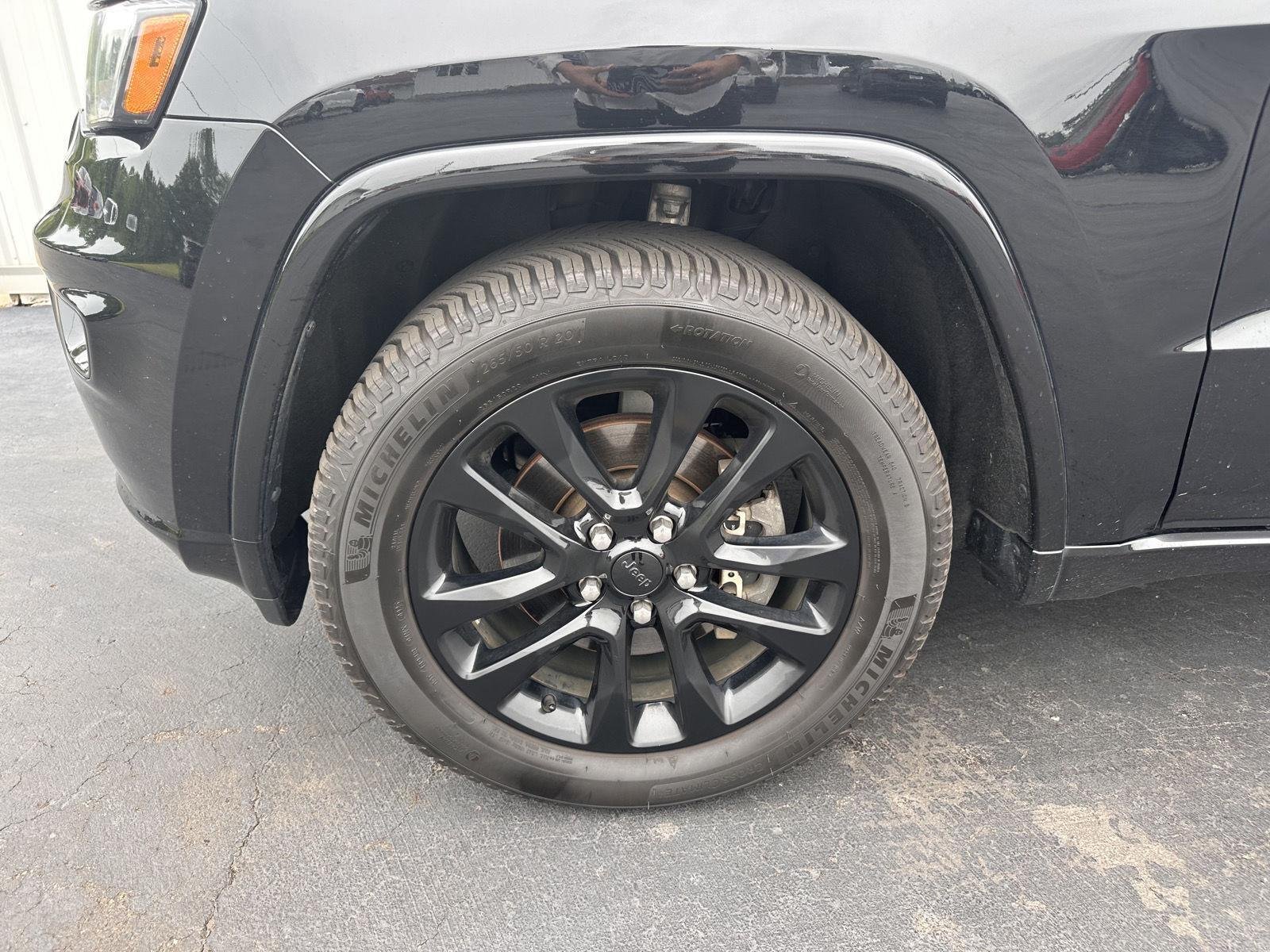 Used 2021 Diamond Black Crystal Pearlcoat Jeep Laredo X image 26