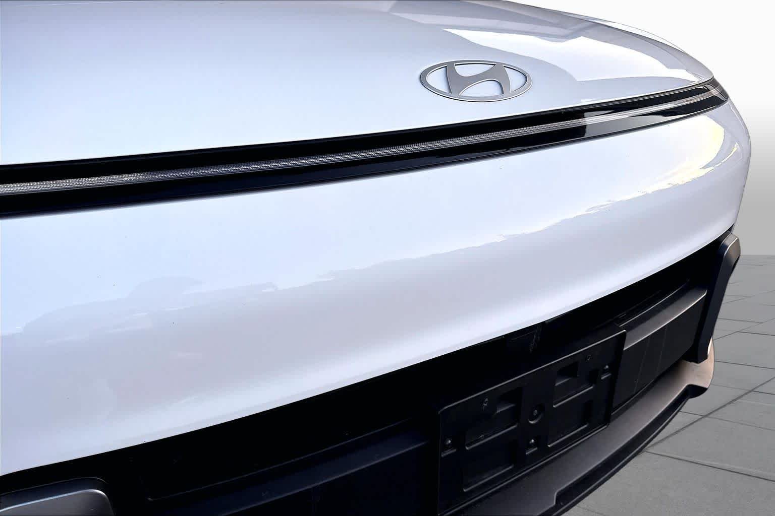 Used 2025 Atlas White Hyundai SEL image 28