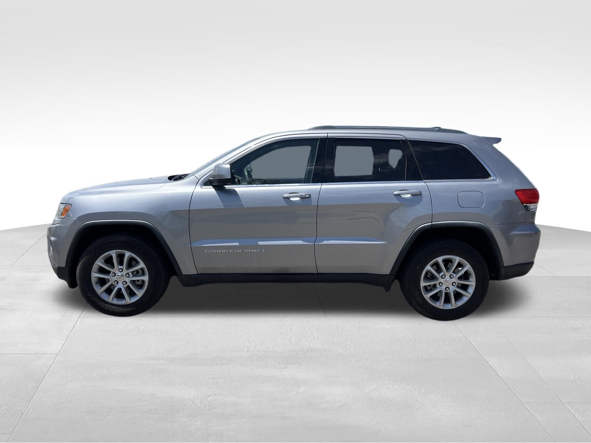 Used 2015 Silver Jeep Laredo image 8