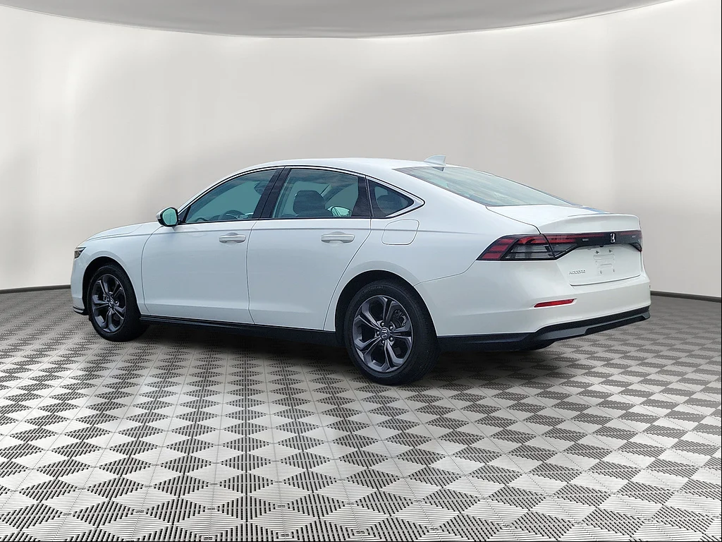 Certified Used 2023 Platinum White Pearl Honda EX image 3