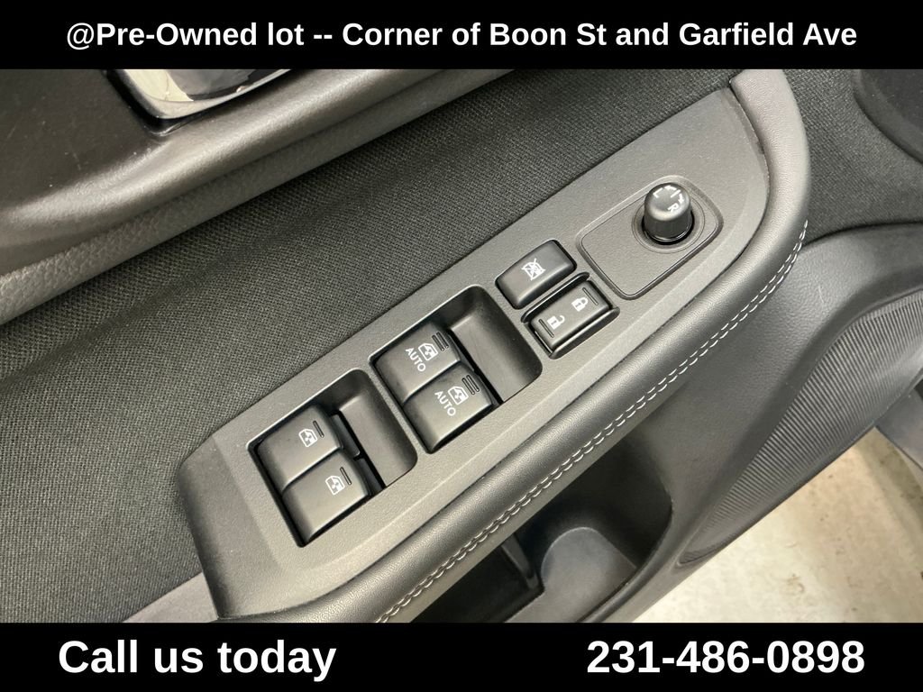 Used 2018 Silver Subaru 2.5i Premium image 16