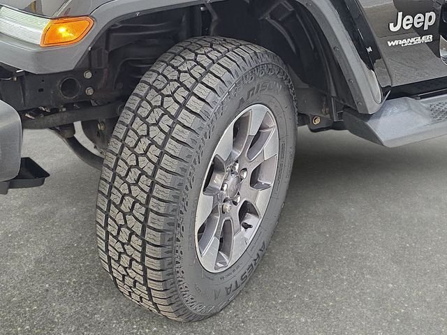 Used 2018 Black Clearcoat Jeep Unlimited Sahara image 31
