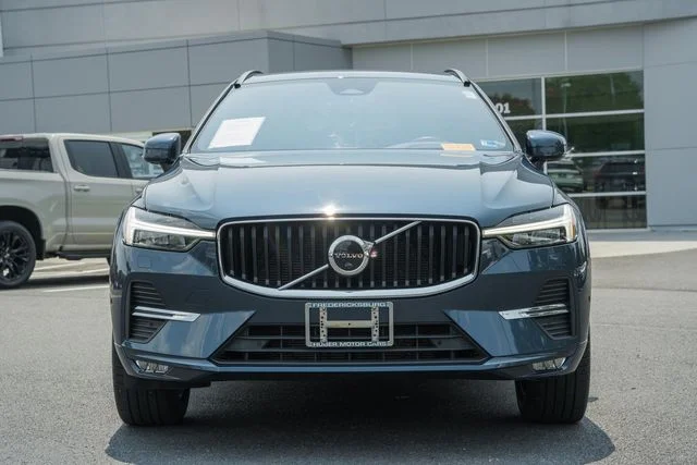 Used 2022 Denim Blue Volvo Momentum image 2