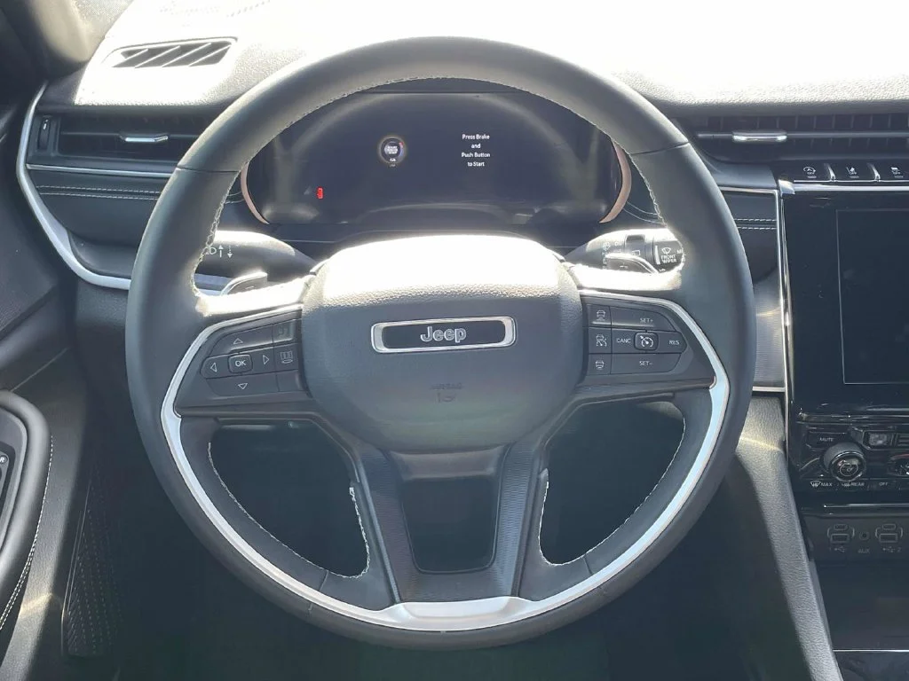 Used 2023 Black Jeep Altitude image 23