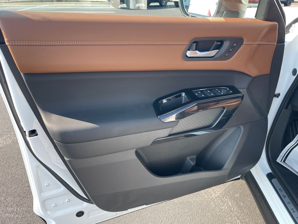 New 2026 White Nissan Platinum image 12