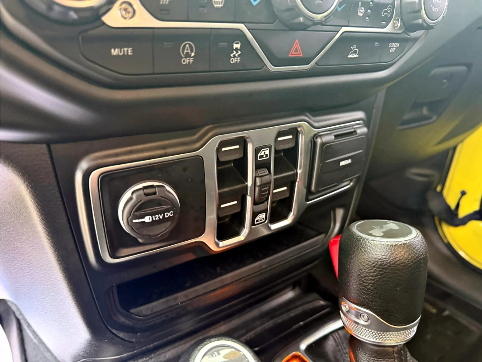 Used 2022 High Velocity Clearcoat Jeep Unlimited High Tide image 20