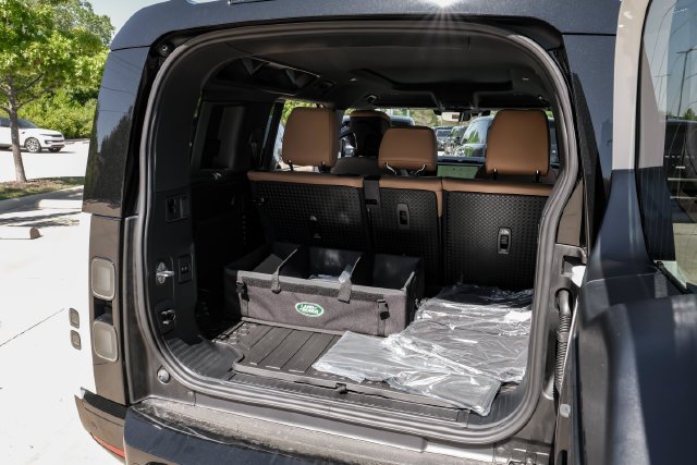 New 2026 Fuji White Land Rover X-Dynamic SE image 56