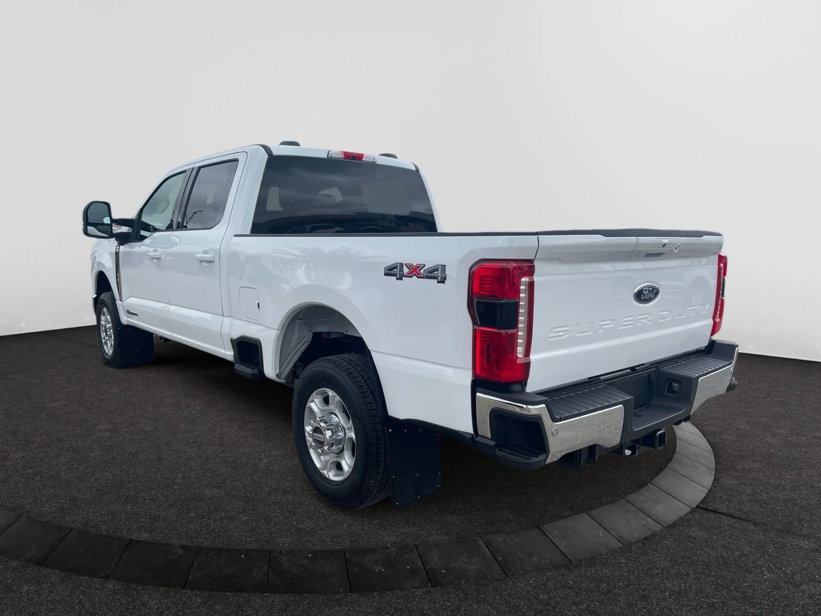 New 2026 Oxford White Ford XLT image 3