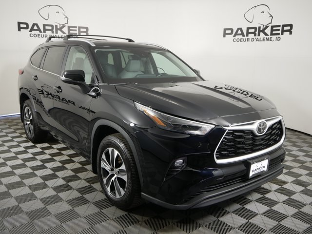 Used 2023 Midnight Black Metallic Toyota XLE image 4