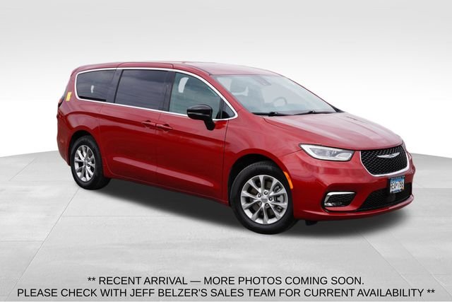 2025 Chrysler Pacifica Select AWD's photo