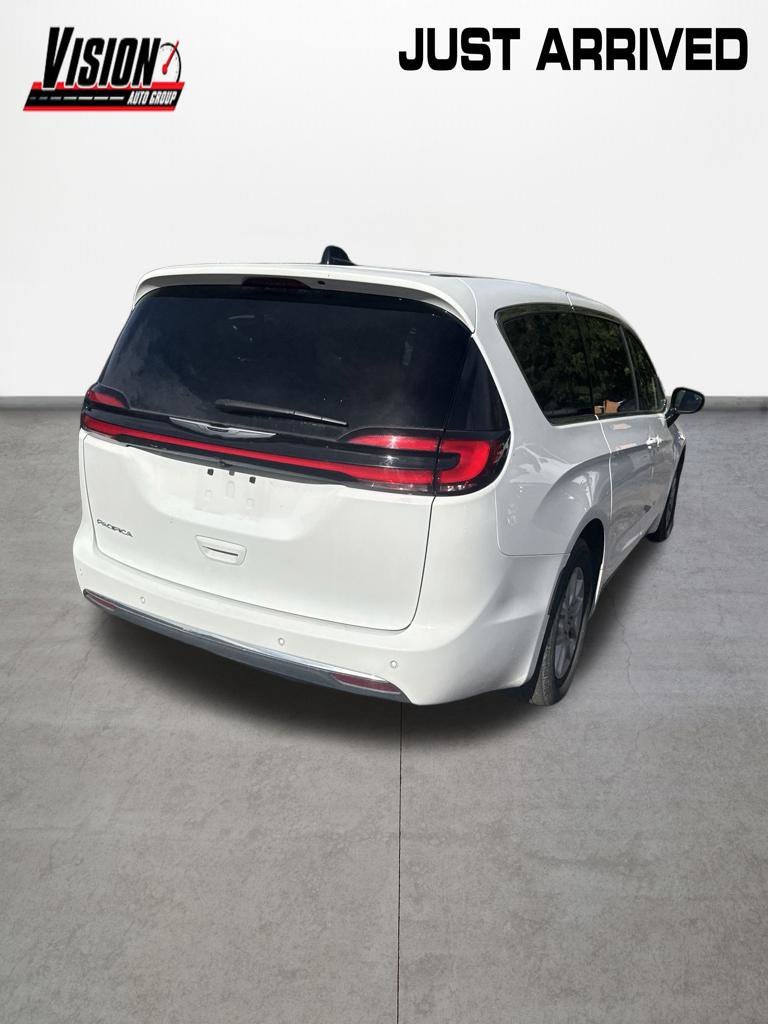 Used 2026 White Chrysler Select image 7