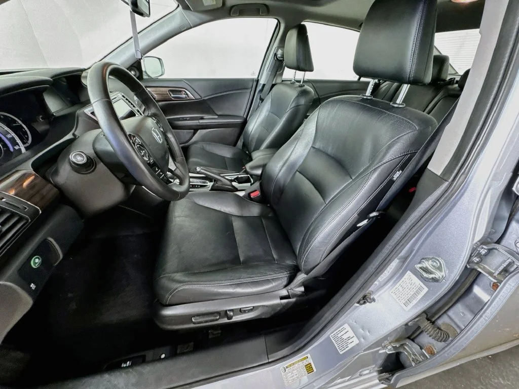 Used 2016 Silver Honda EX-L image 25
