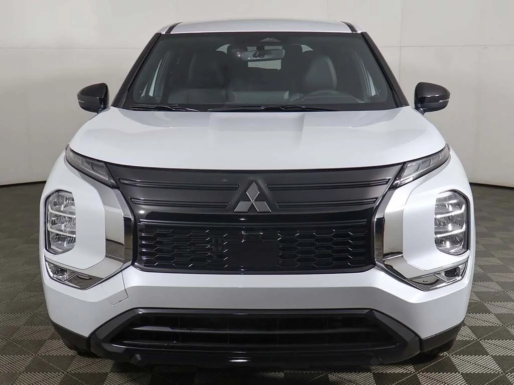 New 2026 White Mitsubishi LE image 12