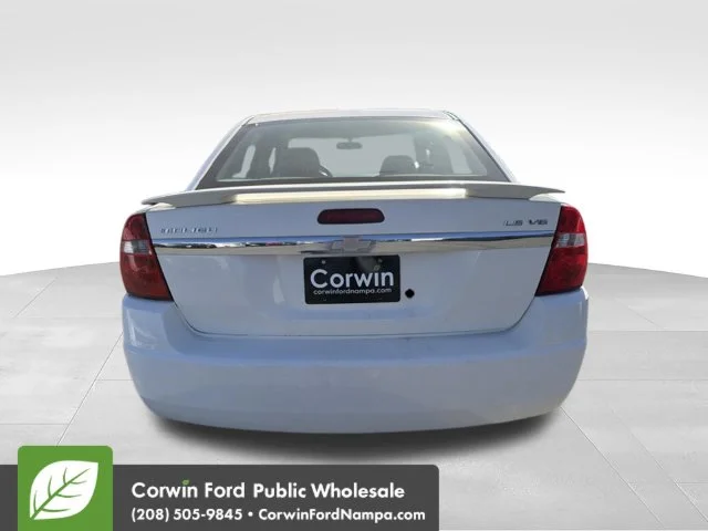 Used 2005 White Chevrolet  image 6