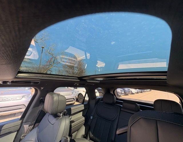 New 2026 Ostuni Pearl White Land Rover Dynamic SE image 32