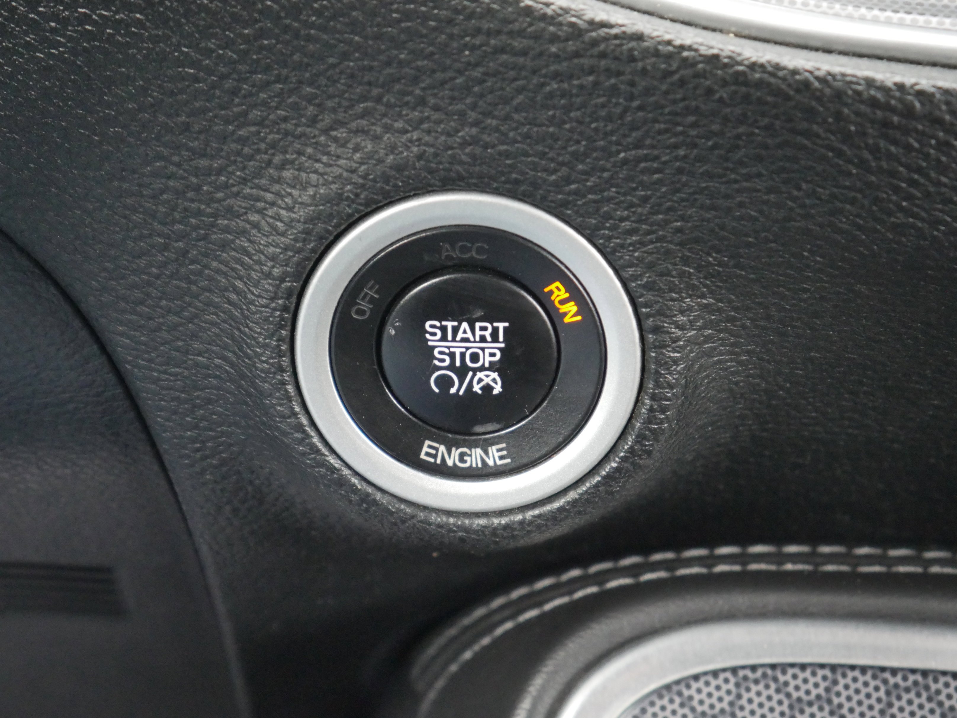 Used 2015 Granite Crystal Clearcoat Metallic Dodge R/T Plus image 9