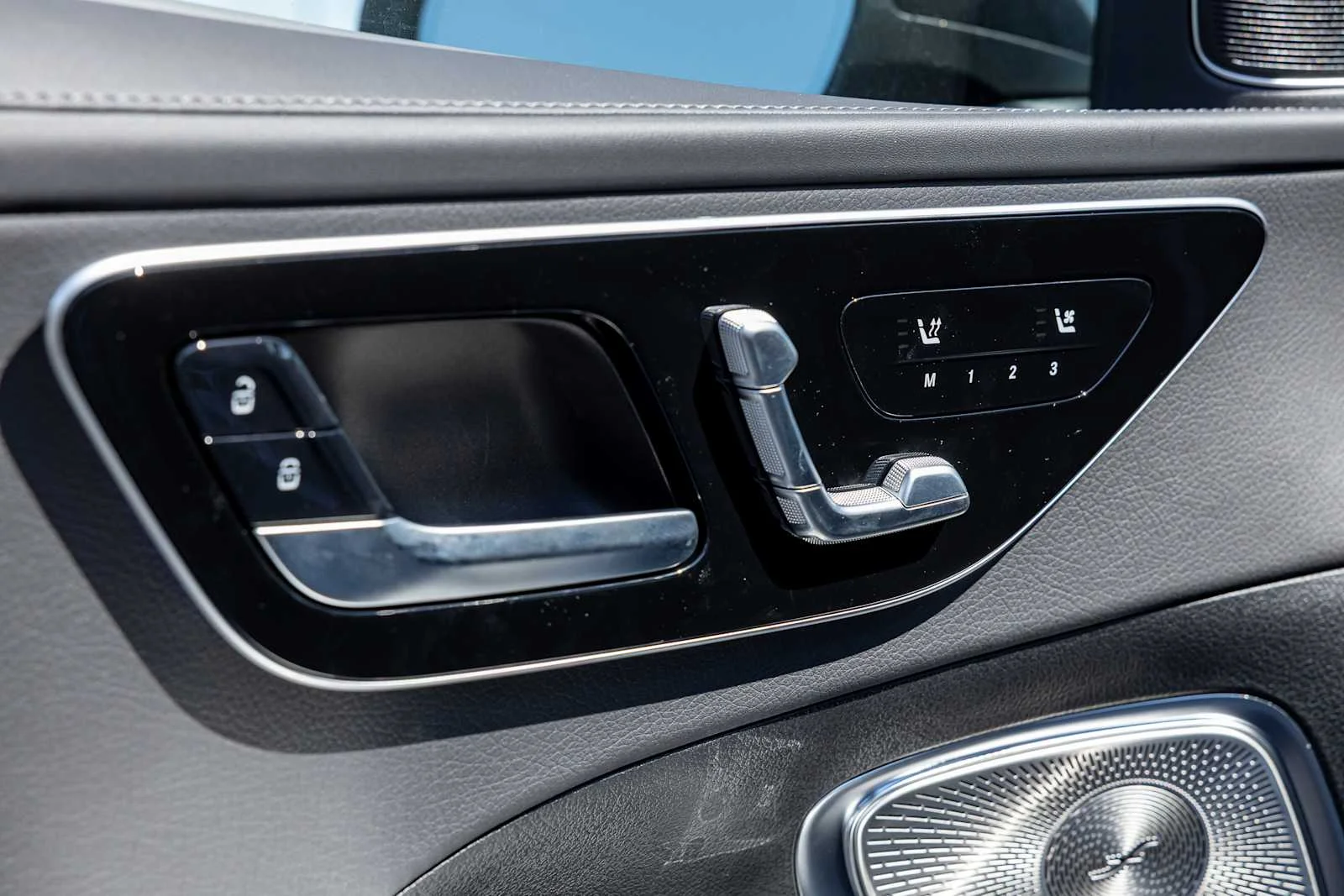 New 2026 MANUFAKTUR Alpine Grey Mercedes-Benz C 300 image 11