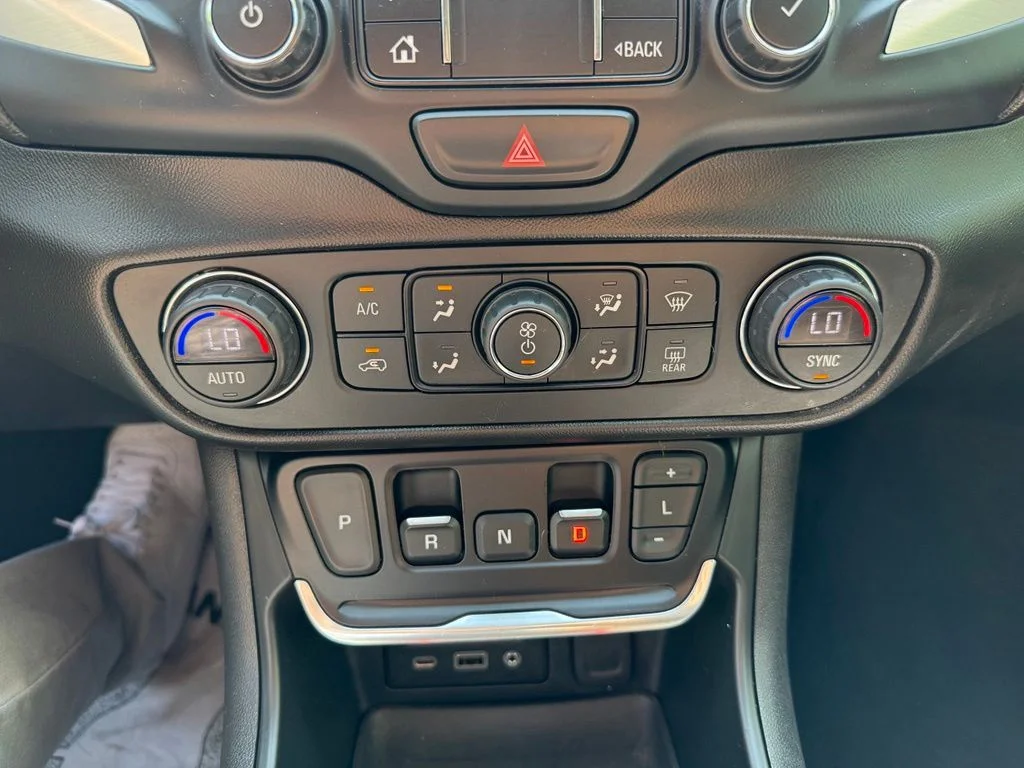 Used 2021 Gray GMC SLE image 22