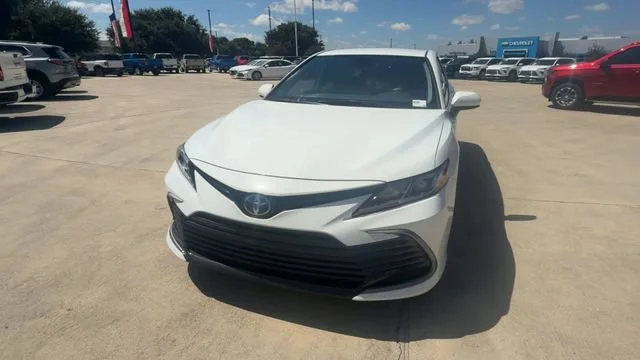 2024 Toyota Camry LE - Photo 3