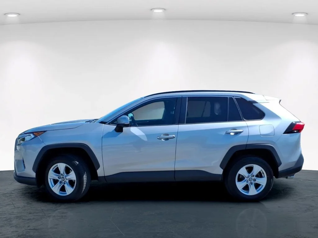 Used 2019 Silver Toyota XLE image 11
