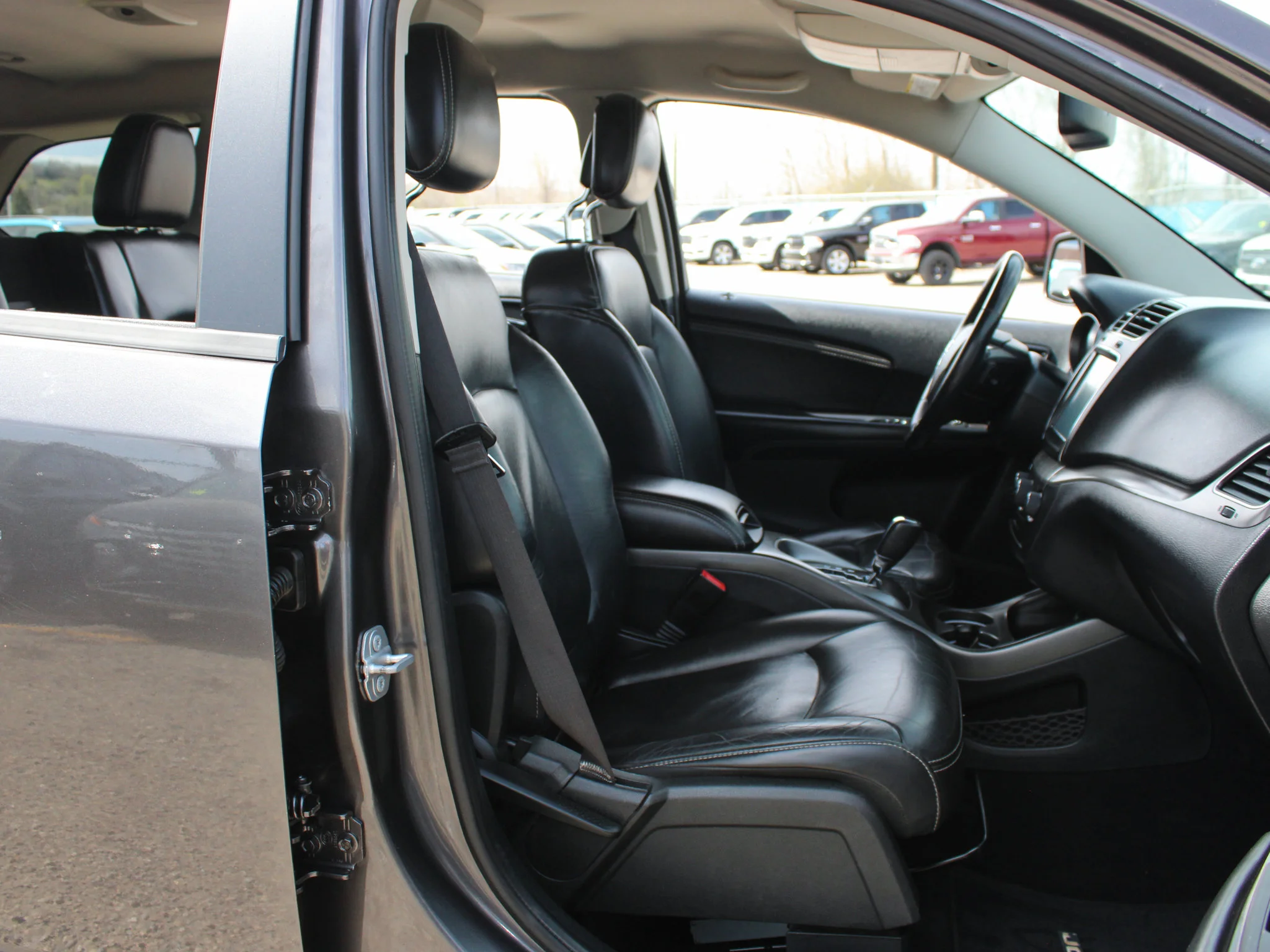 Used 2017 Grey Dodge Crossroad * No Accidents | Heated Seats | V6 | Remote Start | Alpine image 19
