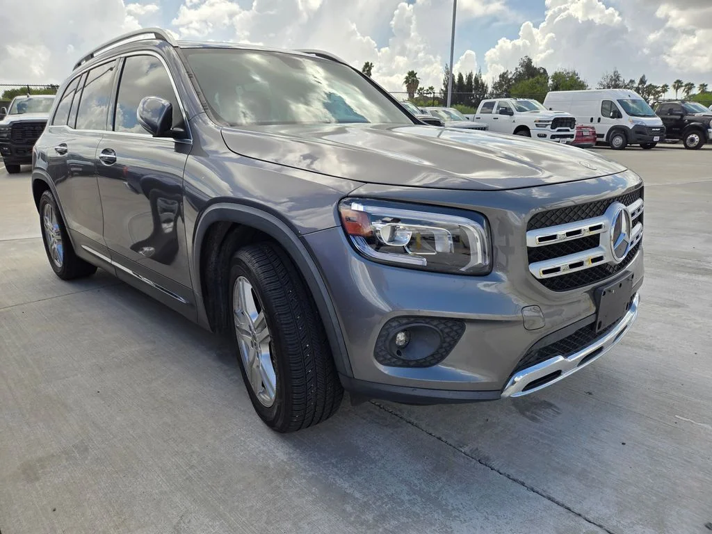 Used 2021  Mercedes-Benz GLB 250 image 1