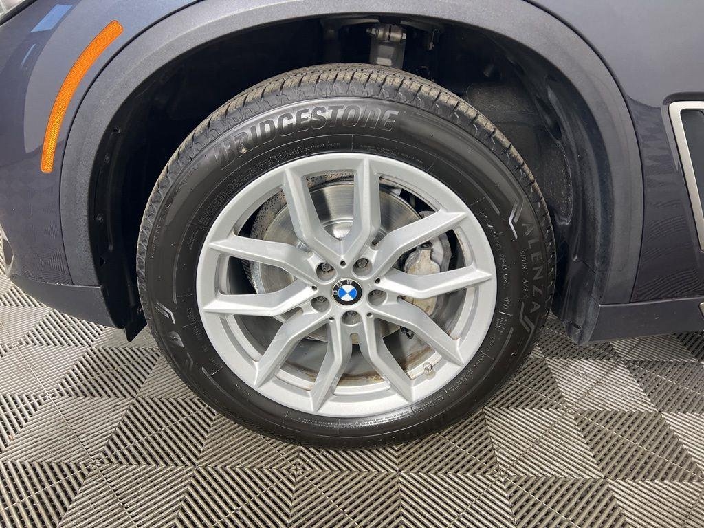 Used 2022 Arctic Grey Metallic BMW xDrive40i image 11