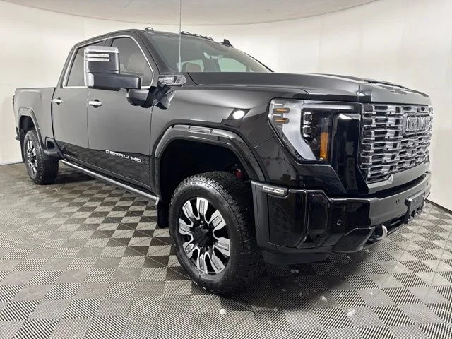 Used 2025 Onyx Black GMC Denali Ultimate image 1