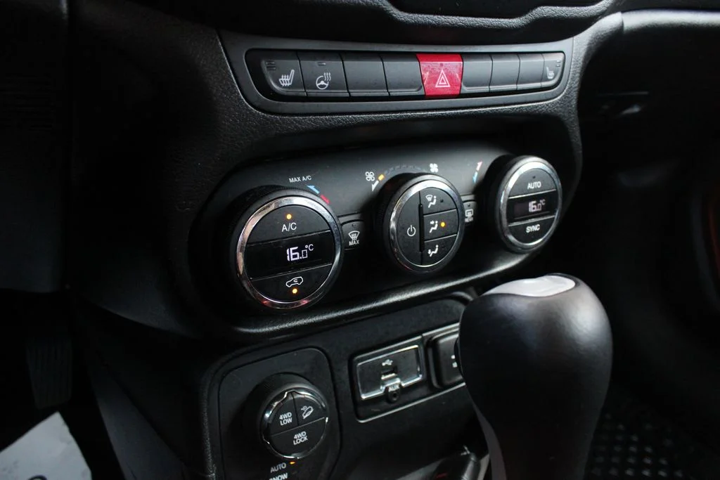 Used 2016 Black Jeep Trailhawk image 15
