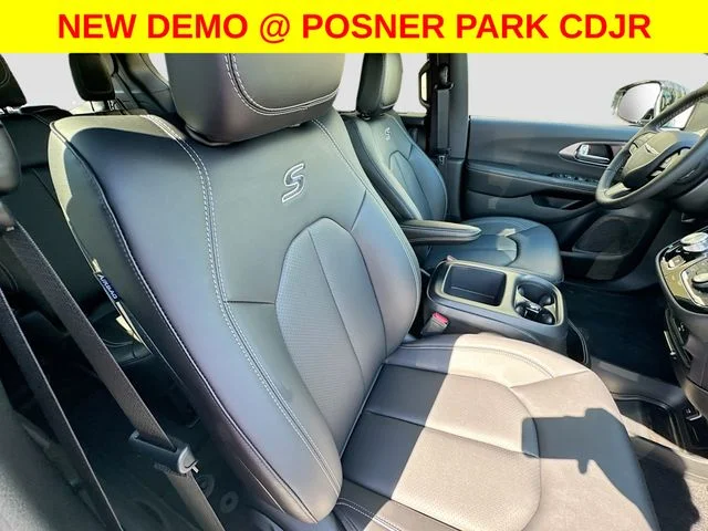 New 2026 Silver Mist Clear-Coat Exterior Paint Chrysler  image 29