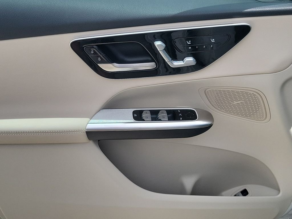 Certified Used 2025 White Mercedes-Benz GLC 300 image 18