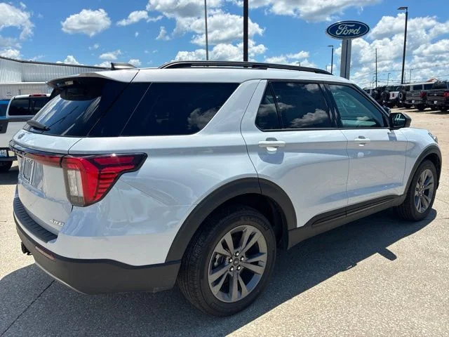 New 2026 Space White Metallic Ford Active image 8