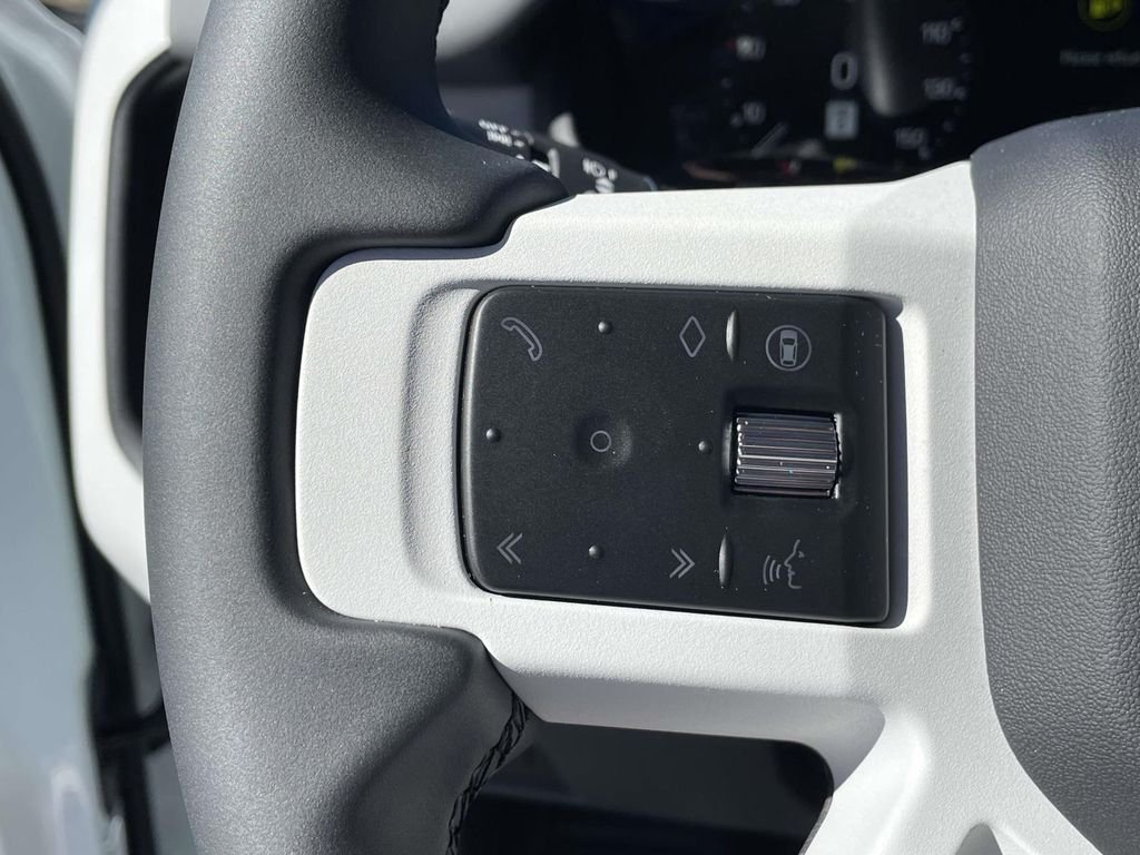 New 2026 Fuji White Land Rover S image 31